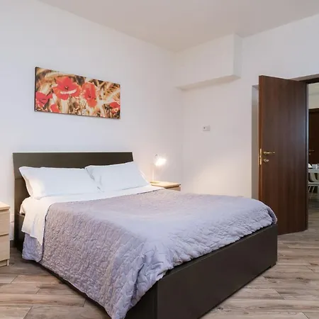 House Under The Tower By Apartament Bolonia