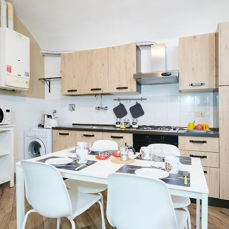 House Under The Tower By Apartament Bolonia