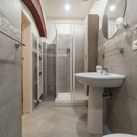 House Under The Tower By בולוניה