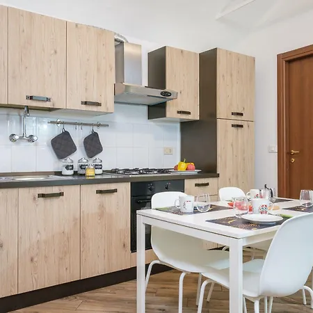 Apartment House Under The Tower By Bologna