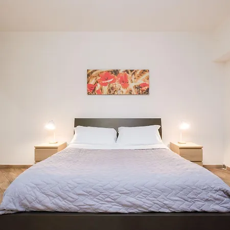 דירה House Under The Tower By *