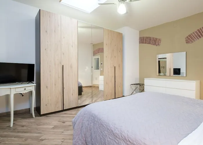 House Under The Tower By شقة *