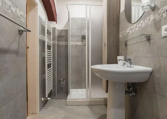 House Under The Tower By بولونيا