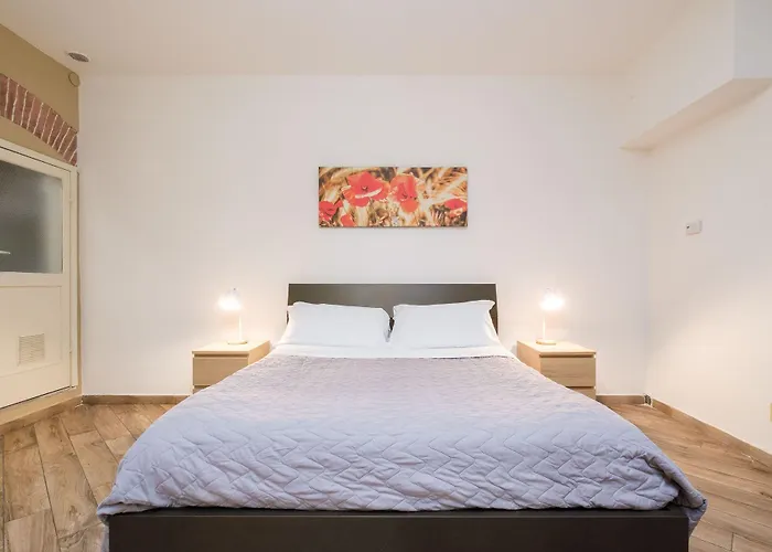 Appartement House Under The Tower By *