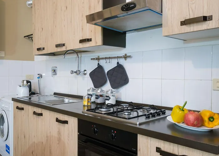 House Under The Tower By 볼로냐