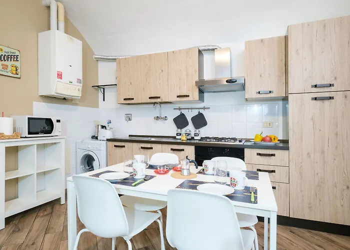 House Under The Tower By 아파트 볼로냐