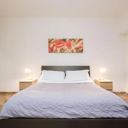 Apartman House Under The Tower By