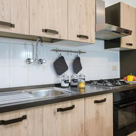 Apartman House Under The Tower By