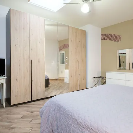 Apartman House Under The Tower By